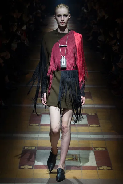 Look 48